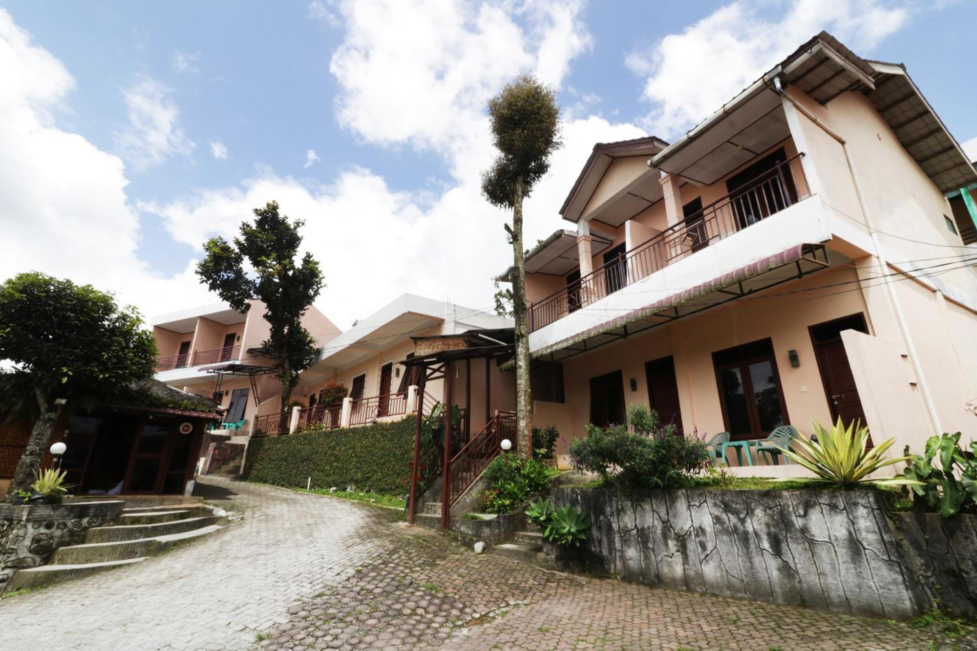 Villa Keluarga Bre Batunanggar ブラスタギ エクステリア 写真